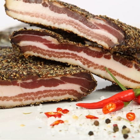 Buurespeck im Pfeffermantel