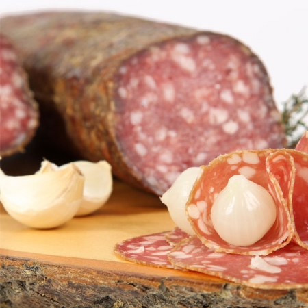 Chnoblisalami (geschnitten)