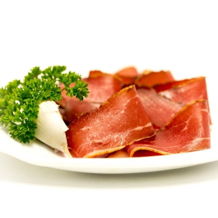 Rindsspeck geschnitten